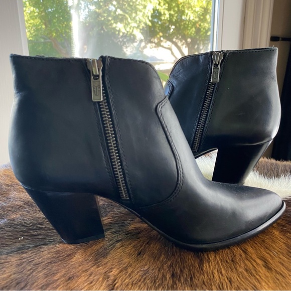 Frye Black Leather Western Ankle Booties SZ 6 - Picture 6 of 11